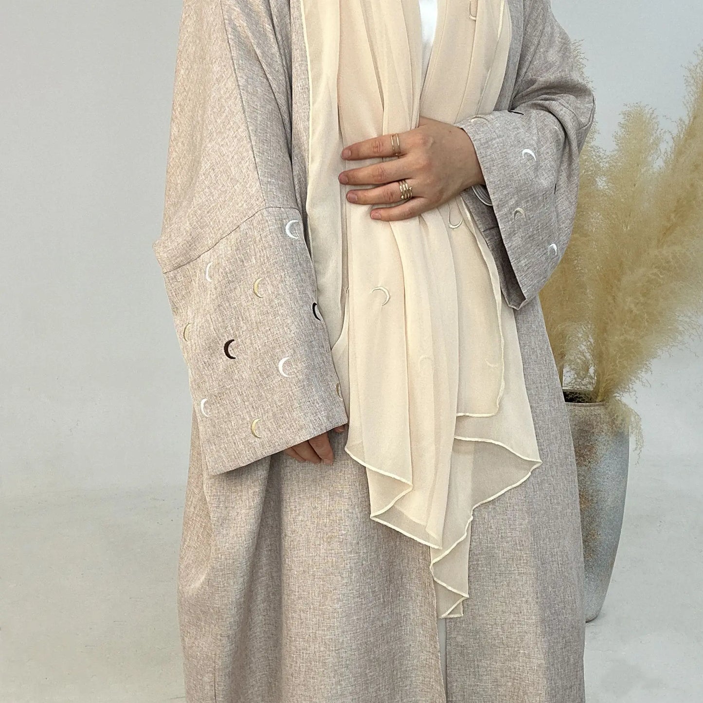 Abaya moon