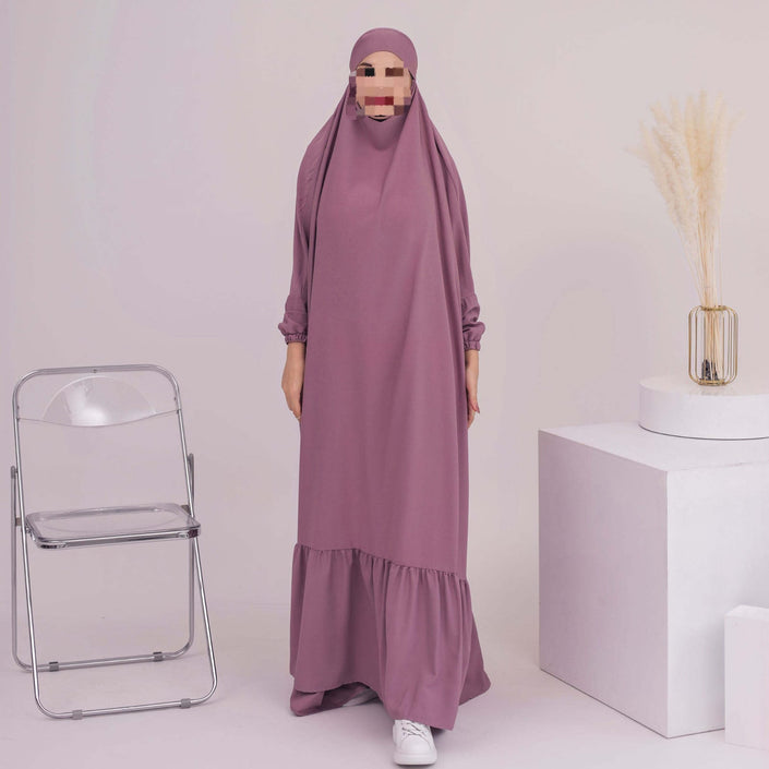 عائشة جلباب