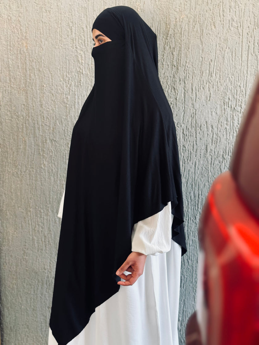 Khimar saeda